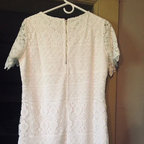 White lace dress - Picture 2 of 4